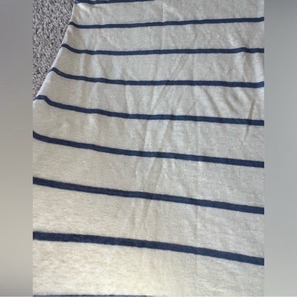 Chaser - Linen Blend Strappy Shoulder Cap
Sleeve Top - Medium - Picture 5 of 8